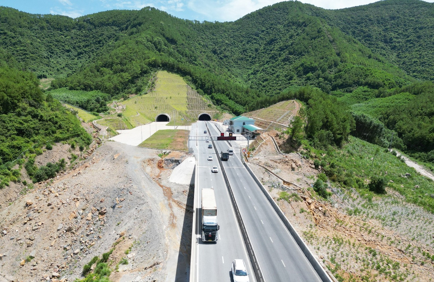 Cao tốc Bắc Nam qua hầm Thần Vũ ùn tắc liên tục - Ảnh 8