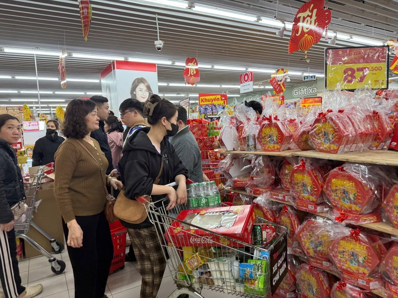 Bán lẻ Việt Nam bùng nổ quy mô 7 triệu tỷ lớn chưa từng có, Thái Lan gấp rút đưa ra kêu gọi quan trọng - Ảnh 1