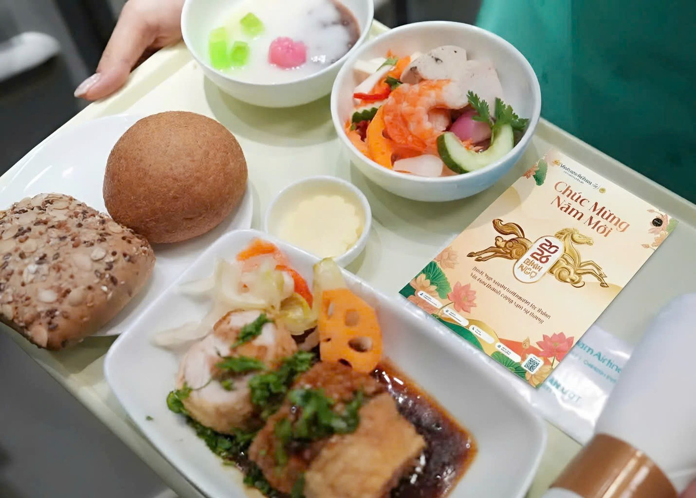 Điều ít biết về quy trình kiểm soát suất ăn trên máy bay - Ảnh 3