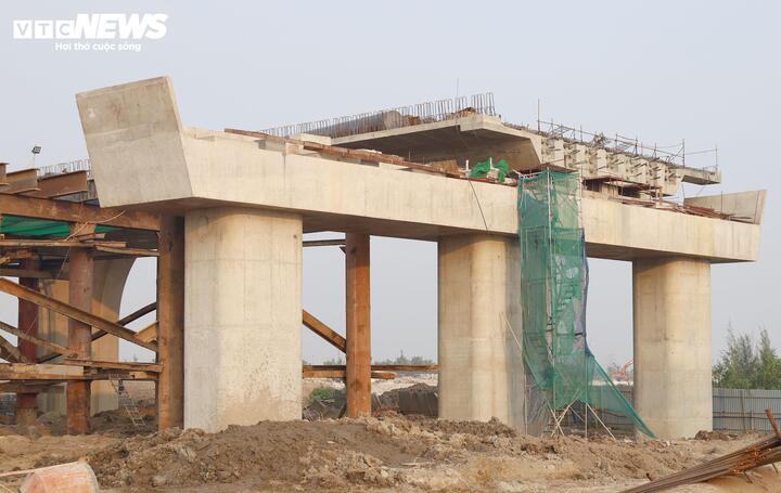 Hình hài cầu vượt sông Lạch Tray hơn 2.000 tỷ đồng sau 13 tháng thi công - Ảnh 8