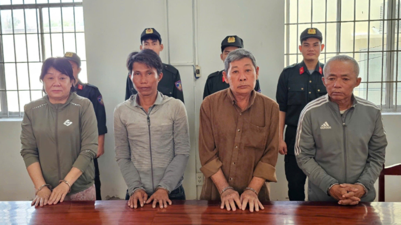 Bắt nhóm 'phù phép' đất rừng lừa đảo gần 20 tỷ đồng - Ảnh 2