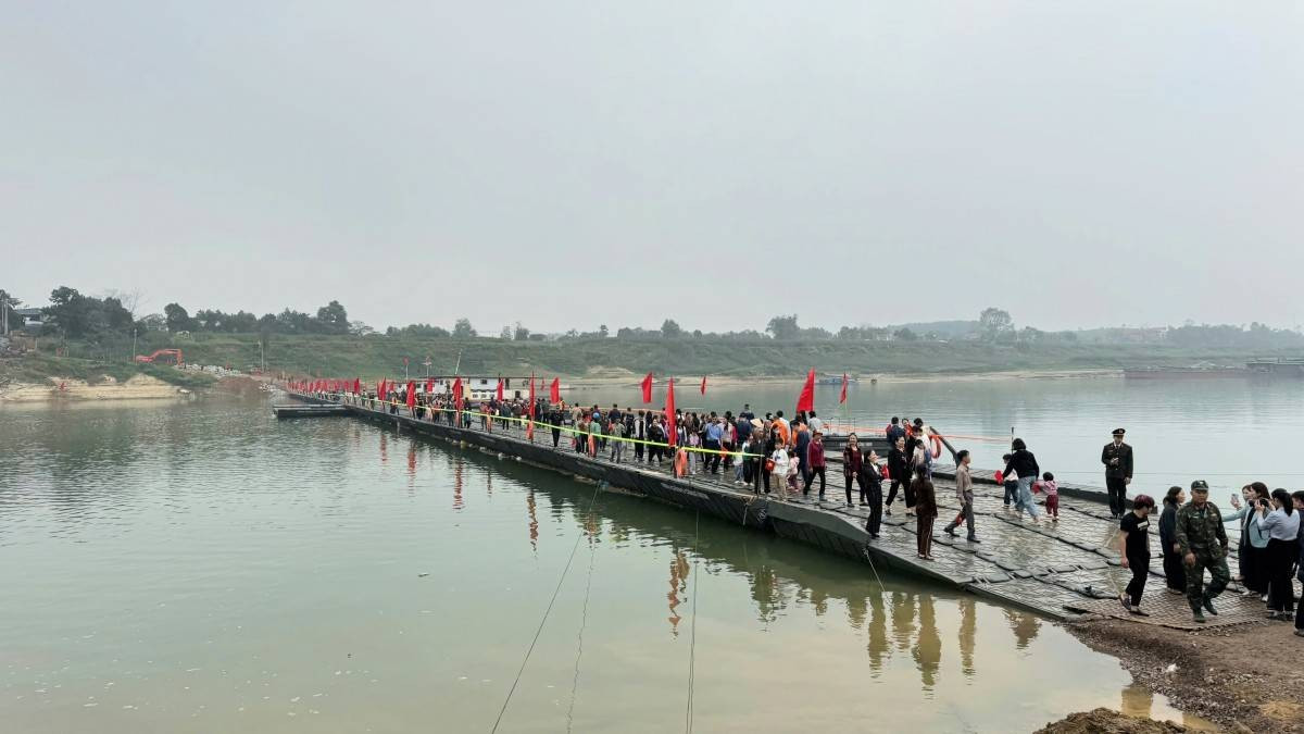 Chính thức thông xe cầu phao Đoan Hùng, ô tô dưới 7 chỗ được đi qua - Ảnh 3