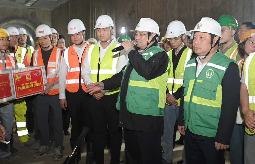 Thủ tướng kiểm tra công trường dự án metro Nhổn - Ga Hà Nội - Ảnh 2