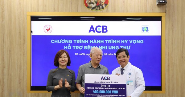 Nối dài Hành Trình Hy Vọng, ACB trao 400 triệu hỗ trợ bệnh nhi ung thư