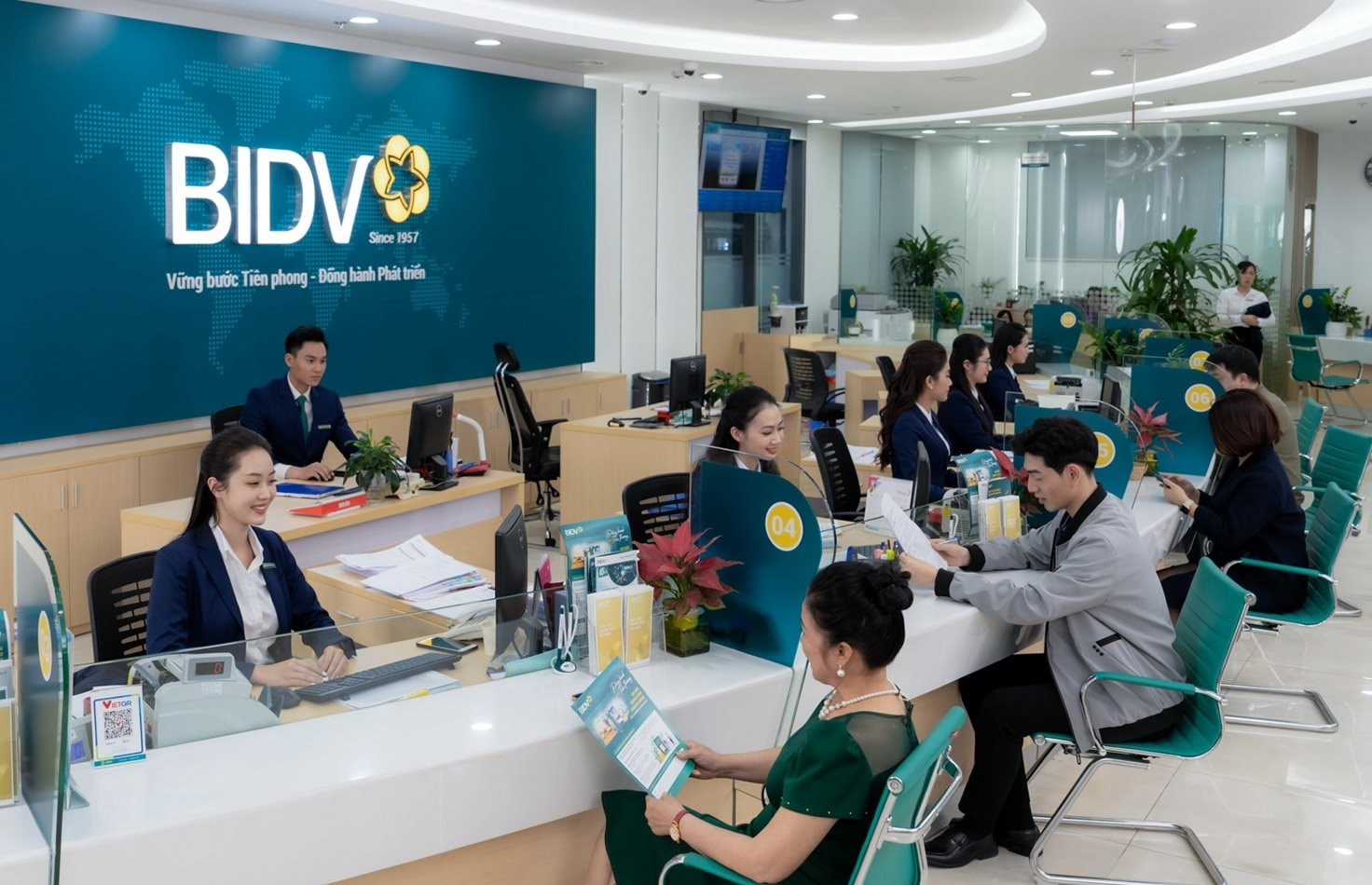 Gửi tiết kiệm khai xuân ở BIDV, Agribank, VietinBank hay Vietcombank, MB để được nhiều lì xì, lãi cao nhất? - Ảnh 1