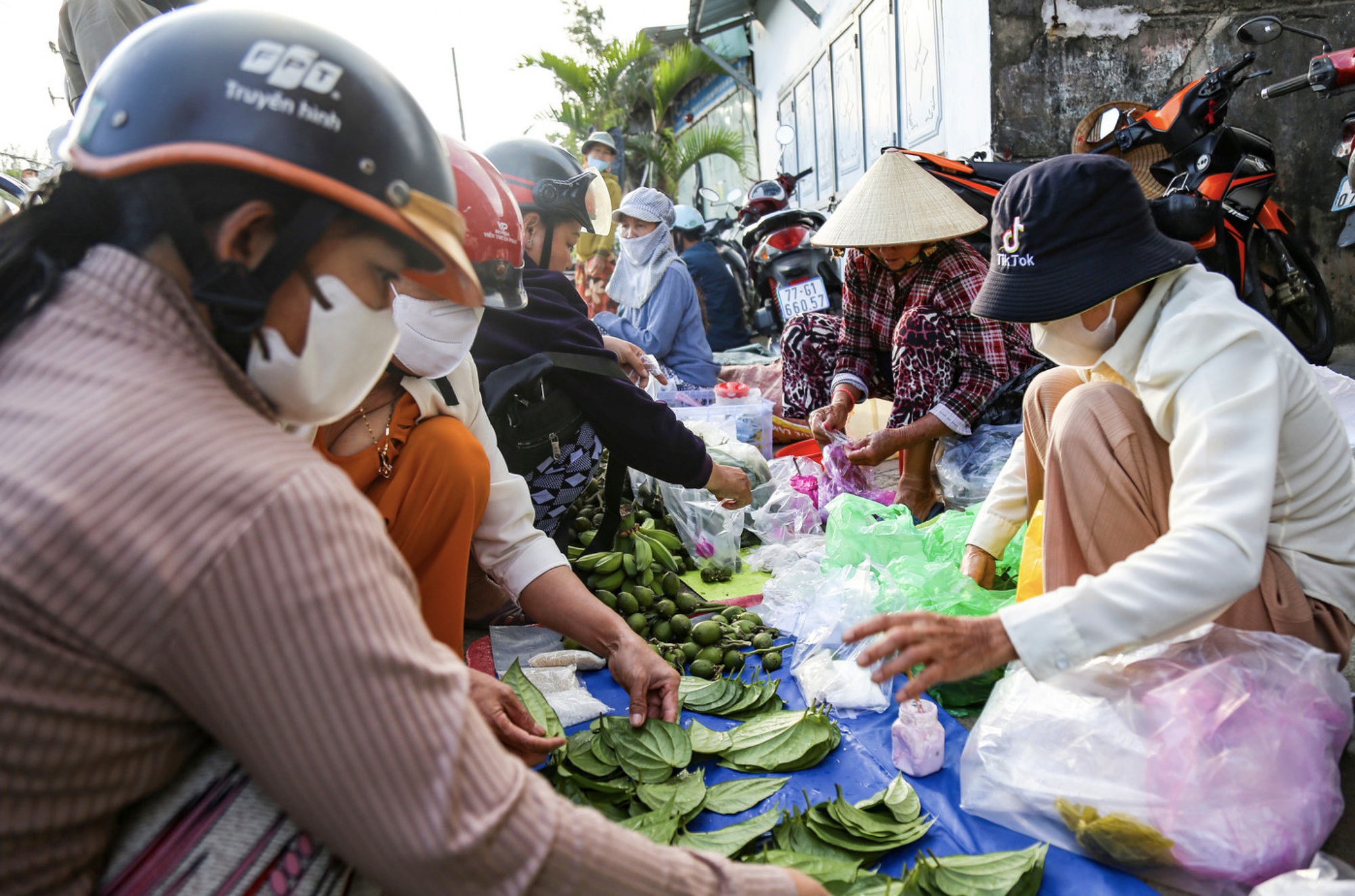 “Độc lạ” chợ Gò - mỗi năm chỉ họp lần duy nhất vào mùng 1 Tết - Ảnh 1