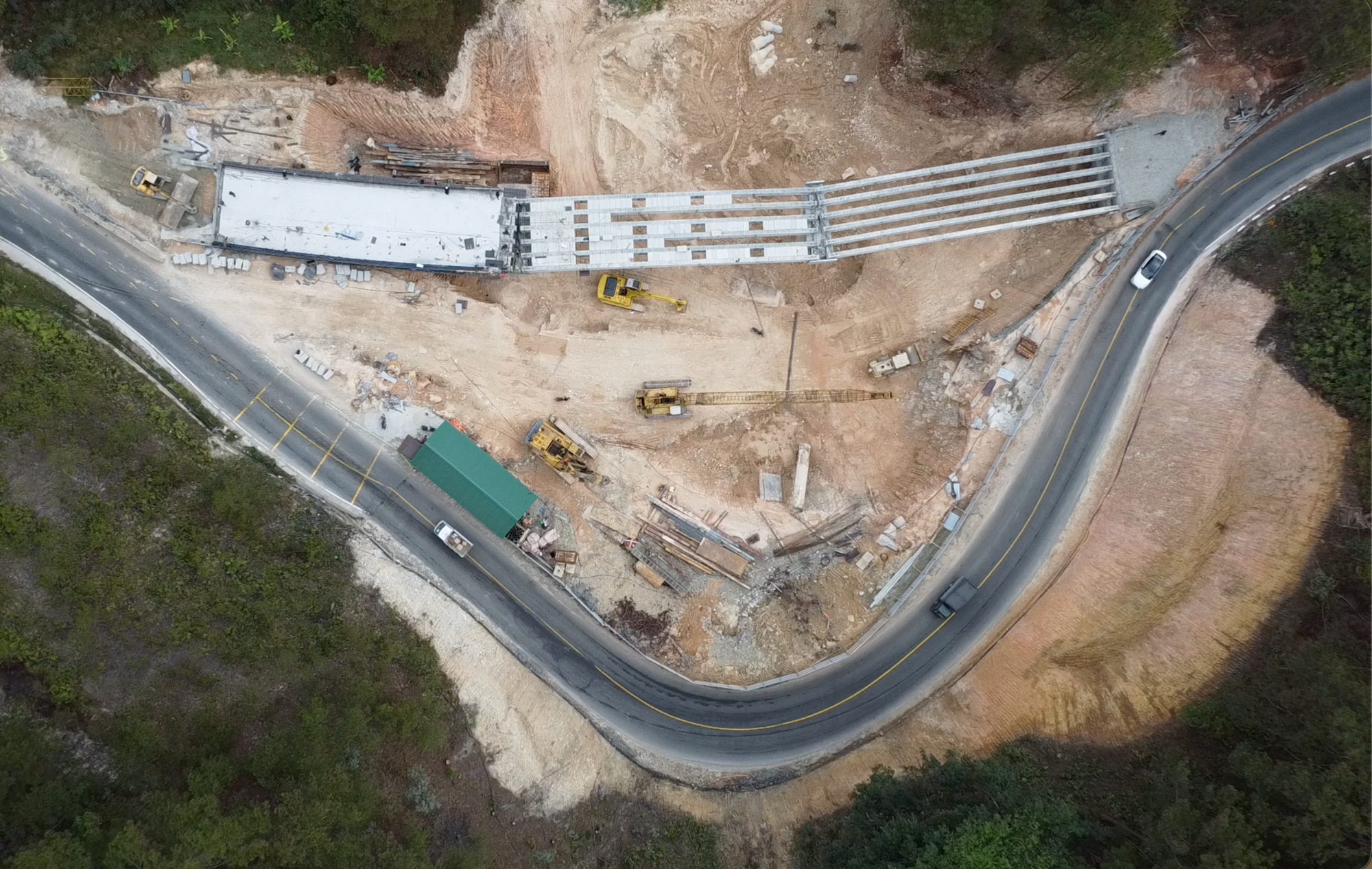 Hình hài cây cầu trên đèo Mimosa thay thế đoạn đường bị sạt lở cuối năm 2025 - Ảnh 7