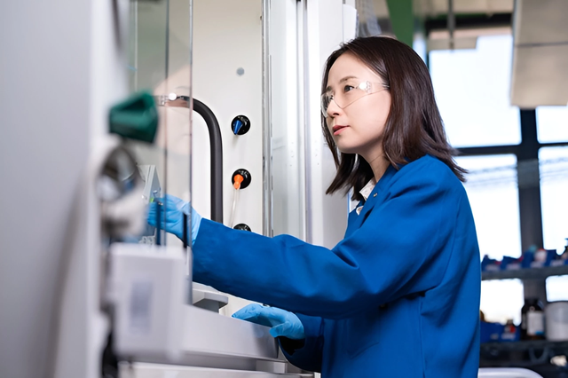 Mỹ phát minh chất lỏng thần kỳ, đóng chai ánh sáng mặt trời cả năm trời không thất thoát - Ảnh 3