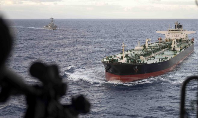 Truy đuổi hơn 10.000 hải lý, Mỹ bắt giữ siêu tàu chở dầu bị trừng phạt từ Venezuela, thường xuyên thay đổi cờ để tránh giám sát - Ảnh 1