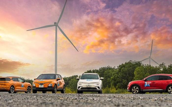 Mang 2 dòng xe điện tới chạy dịch vụ ở quốc gia rộng thứ 11 thế giới, tỷ phú Phạm Nhật Vượng tính toán gì? - Ảnh 1