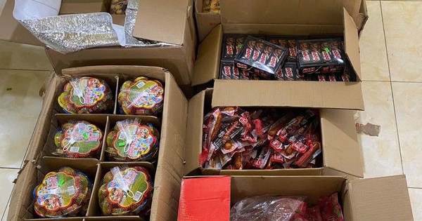 Phát hiện xe ô tô vận chuyển hàng nghìn thực phẩm không rõ nguồn gốc