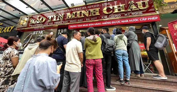 Giá vàng giảm mạnh chỉ còn hơn 160 triệu/cây: Người xếp hàng mua phải biết điều này để không mất công