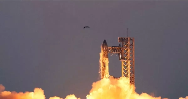 Tỷ phú Elon Musk ‘chơi lớn’ muốn phóng 1 triệu vệ tinh để cạnh tranh AI