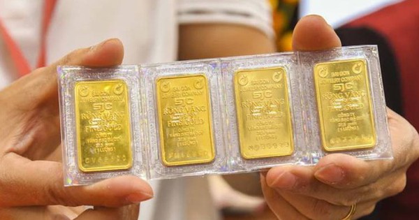 Giá vàng giảm thủng đáy, nhà vàng thông báo ngừng bán vì quá tải!