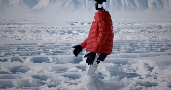 Robot hình người của Trung Quốc lập kỳ tích đi bộ tự hành giữa "chảo băng" -47,4°C tại Tân Cương