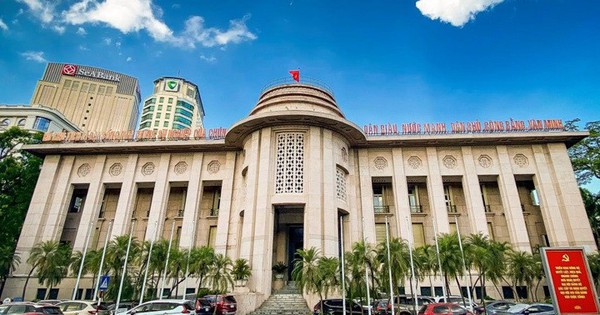 Các nhà băng vay nóng lẫn nhau hơn 900.000 tỷ với lãi suất trên 9%, Ngân hàng Nhà nước cấp tập bơm thanh khoản hỗ trợ