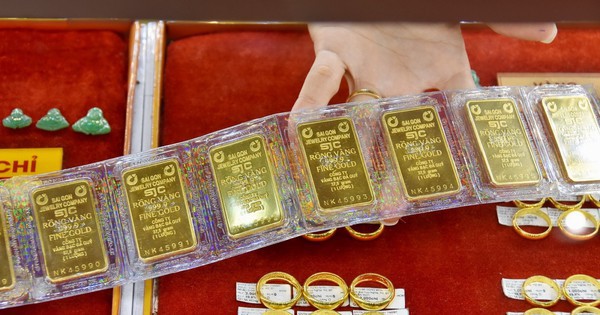 Sáng 4/2: Giá vàng tăng mạnh nhất 17 năm