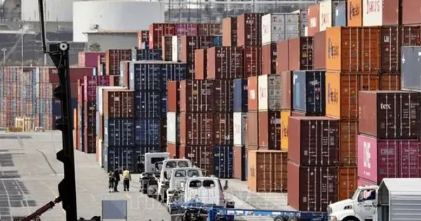 Canada vẫn là chủ nợ của Mỹ bất chấp căng thẳng thương mại