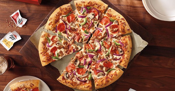 Pizza Hut sắp bay màu 250 cửa hàng, ông chủ Yum! Brands tính đường "bán tháo" vì đã quá chán nản?