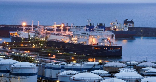 Mỹ tuyên bố đạt được thỏa thuận với một quốc gia BRICS - dầu Nga buộc phải 'đại hạ giá' để bán được hàng