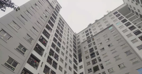 Cháy tại tầng 9 tòa chung cư ở Hà Nội