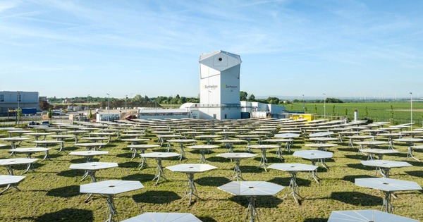 Phát minh của Trung Quốc gây chấn động ngành năng lượng: Dùng chiêu quang hợp như lá cây, biến CO2 và nước thành hoá chất sản xuất xăng, mở ra kỷ nguyên bền vững