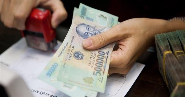 Công thức tính lương tháng 13 cho người lao động: Làm đủ năm được bao nhiêu, nghỉ giữa chừng tính ra sao?