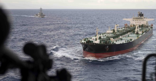 Truy đuổi hơn 10.000 hải lý, Mỹ bắt giữ siêu tàu chở dầu bị trừng phạt từ Venezuela, thường xuyên thay đổi cờ để tránh giám sát