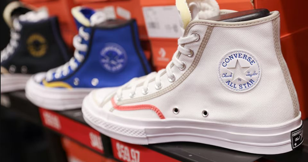 Thương hiệu giày Converse chao đảo, doanh số thấp nhất 15 năm, nhân viên được yêu cầu làm việc tại nhà để chờ tin sa thải