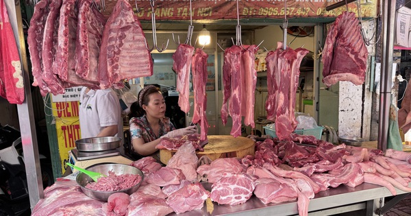 Giá thịt heo ở chợ lẻ cao gần gấp đôi chợ đầu mối