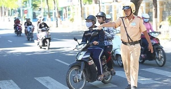 Không nhận biết được màu vàng có được phép lái xe không?