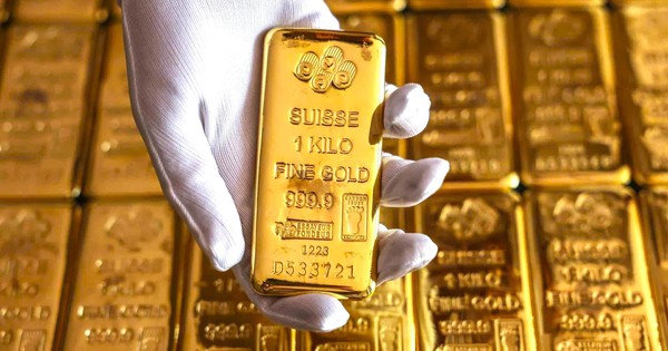 Quỹ vàng lớn nhất thế giới đột ngột bán hơn 5 tấn vàng trong phiên giá lao dốc