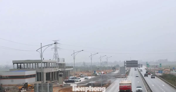 Trạm dừng nghỉ cao tốc Bắc - Nam qua Nghệ An chưa xong, tài xế xoay xở thế nào?