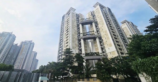 Vì sao một ngân hàng lớn thông báo tạm ngừng cho vay dự án bất động sản?