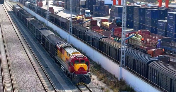 Thi công liên tục hơn 1.560 ngày đêm, một quốc gia khoét núi, băng rừng tạo nên kỳ tích vô song