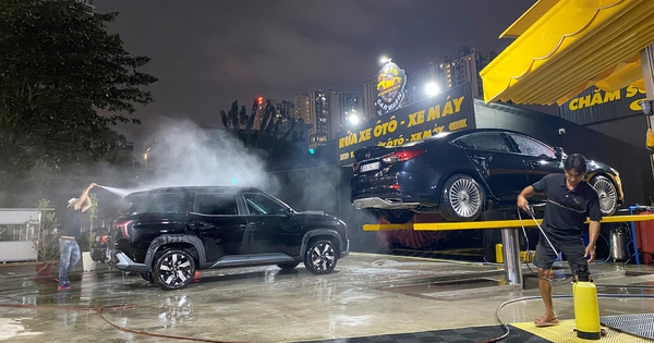200.000 đồng một lần rửa xe, chủ tiệm hốt bạc dịp giáp Tết