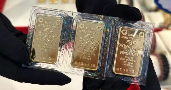 Thấy gì về giá vàng bạc thời gian qua?