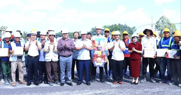 Chủ tịch UBND tỉnh Đồng Nai chúc tết công nhân thi công đường cao tốc Biên Hòa - Vũng Tàu