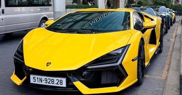 Lamborghini Revuelto đầu tiên tại Việt Nam ra biển: Xe đắt ngang 4 căn chung cư cao cấp nhưng tiền biển 'check var' xong mới bất ngờ