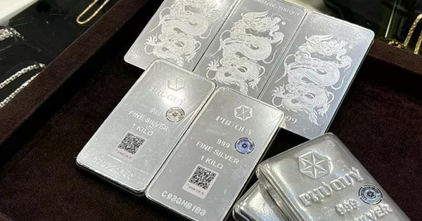 Giá bạc đảo chiều tăng mạnh ngày mùng 3 Tết