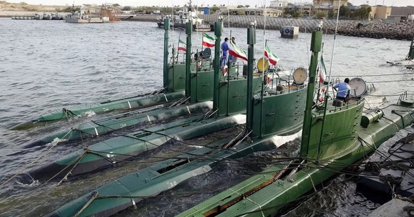 "Sát thủ ven bờ" của Iran đón lõng tàu sân bay Mỹ?