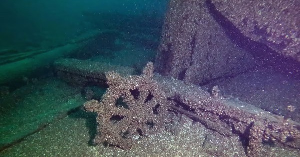 Lòng hồ đầy "tàu ma" ở Mỹ