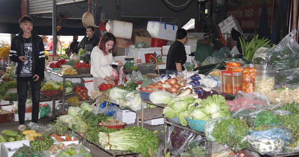 Hàng hóa, thực phẩm sau Tết sôi động trở lại, giá ổn định
