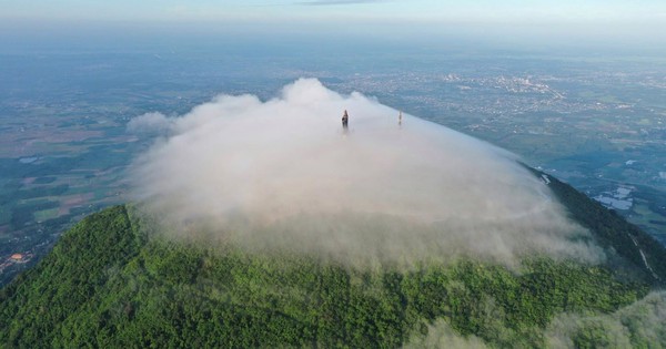 Ngọn núi tâm linh cao nhất miền Nam đón gần nửa triệu khách trong vài ngày qua