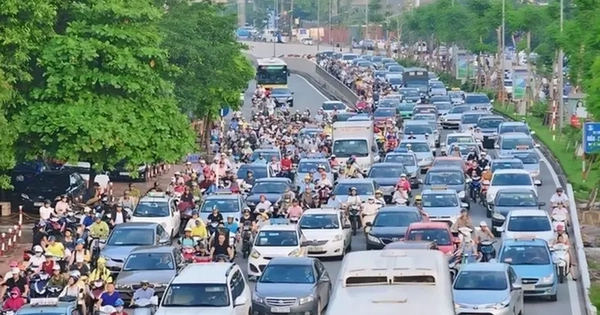 Thủ tướng: Không để ùn tắc kéo dài trên các tuyến đường vào trung tâm Hà Nội và TPHCM