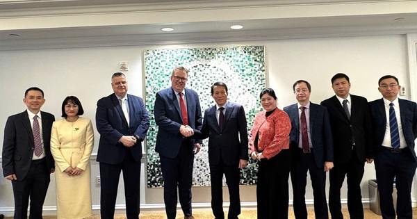 Bộ trưởng Bộ Công an họp với Tập đoàn bán lẻ lớn nhất thế giới: Cam kết rót vốn vào hạ tầng số Việt Nam