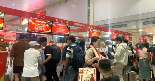 Sân bay Tân Sơn Nhất lại lập kỷ lục mới trong ngày Mùng 6 Tết