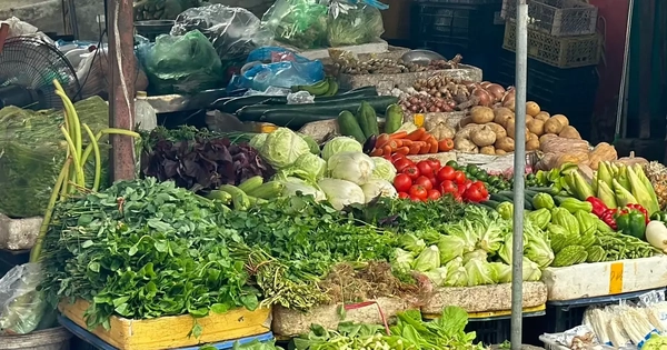 Hàng hóa 'rình rập' tăng giá sau Tết