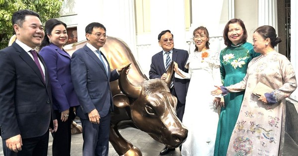 3 nữ tướng Nguyễn Thanh Phượng, Nguyễn Thị Phương Thảo, Nguyễn Thị Mai Thanh cùng xuất hiện tại Lễ đánh cồng