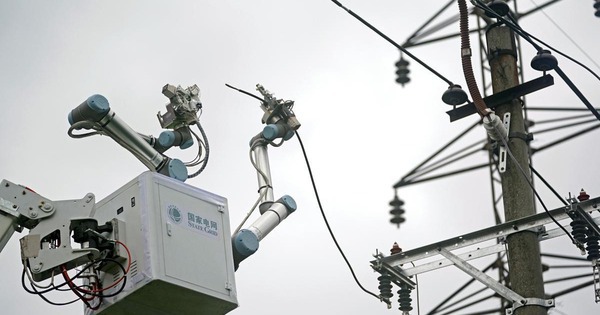 Tử thần "chào thua" đường dây 10 kV: Robot Trung Quốc lần đầu thay thế con người sửa điện trực tiếp!